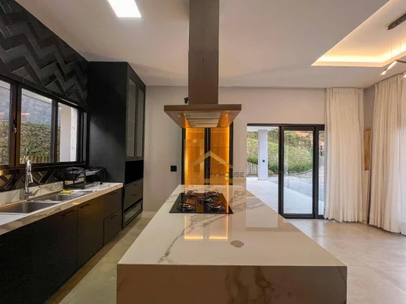 Imagem Casa com 3 Suítes em Condomínio Exclusivo – Conforto e Lazer Completo - 15 minutos do centro de Teresópolis