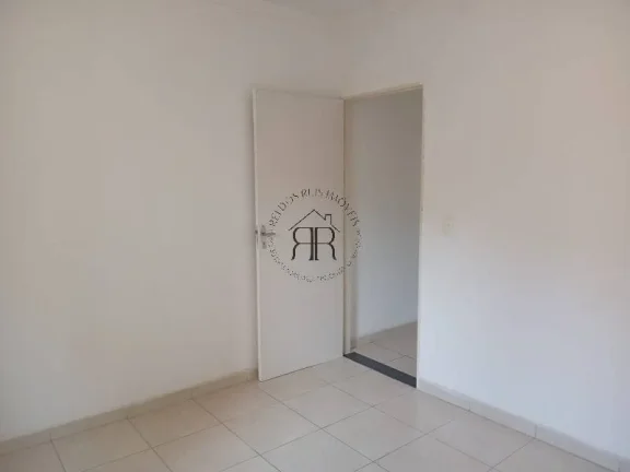 Imagem Casa à venda com 80m², 2 quartos e 1 vaga
Explore esta encantadora casa localizada no acolhedor ba...