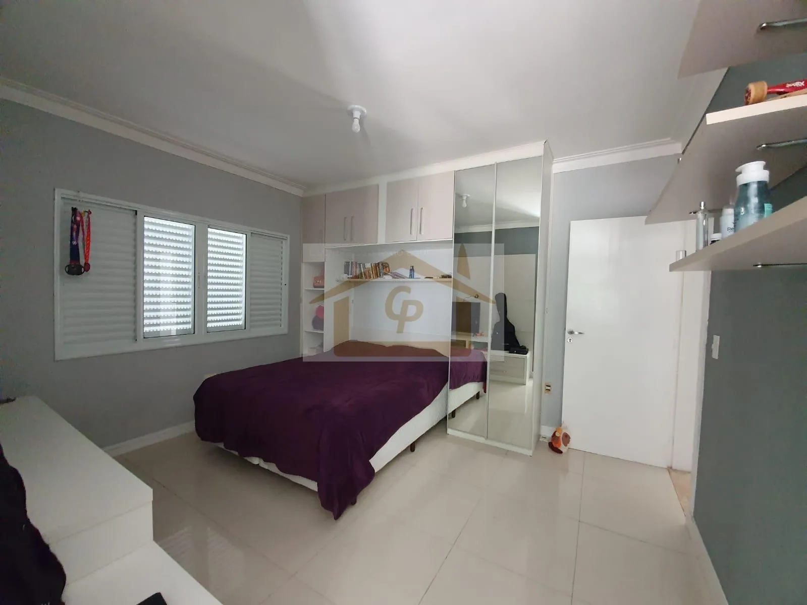 Imagem 3 amplas suítes repleta de armários, sendo duas avarandadas com vista espetacular, 4 vagas