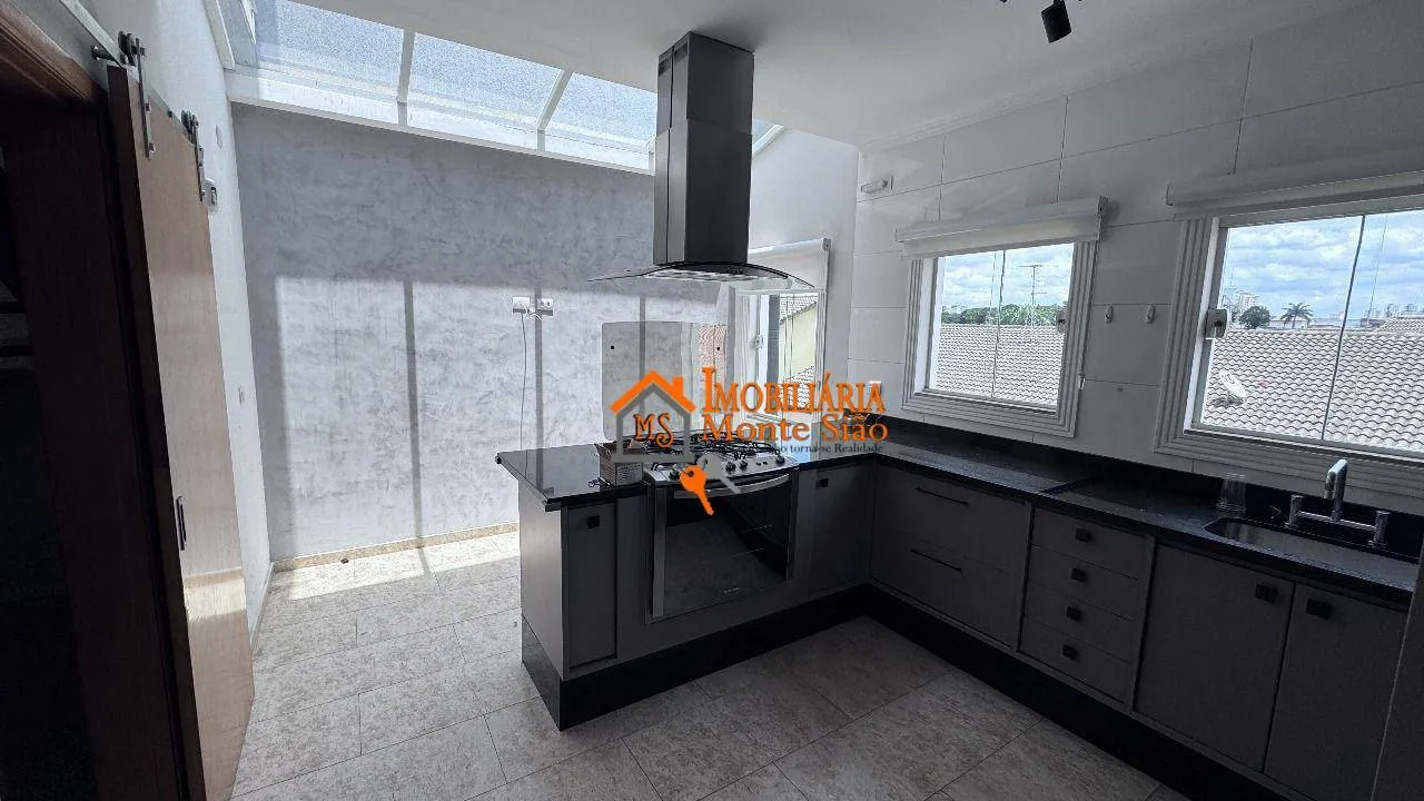 Imagem Sobrado com 3 dormitórios à venda, 189 m² por R$ 950.000,00 - Jardim Santa Clara - Guarulhos/SP