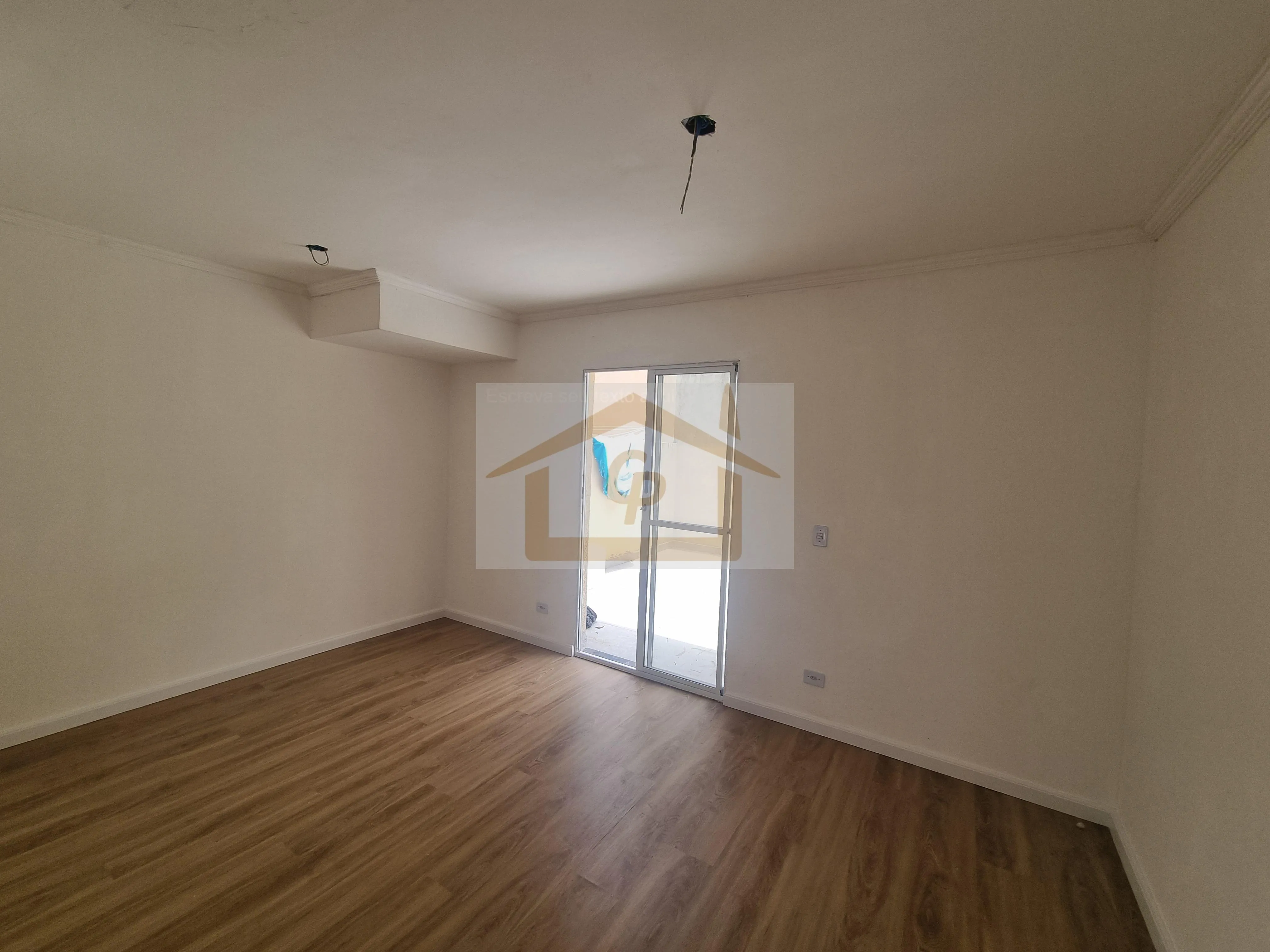 Imagem Pequeno Residencial, Casa com Duas Suítes, varanda, 2 vagas