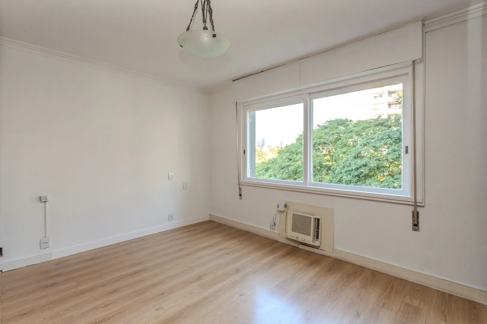 Imagem Apartamento no Moinhos de Vento de 3 dormitórios vaga e infra DESOCUPADO