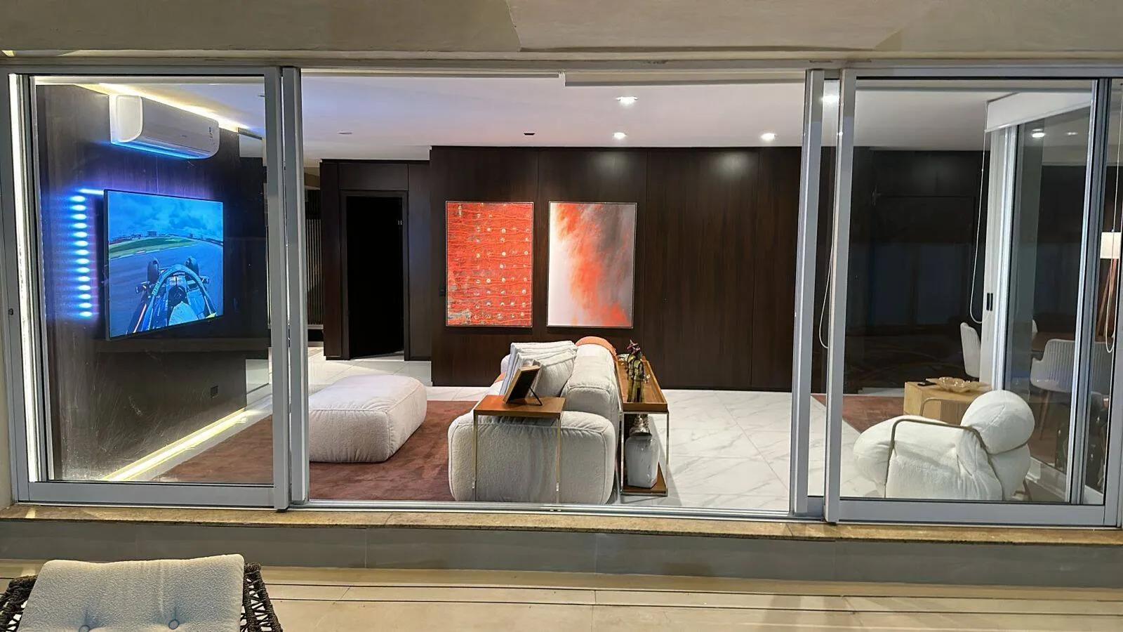 Imagem Luxuosa Casa de Condomínio em Alphaville - 4 Suítes, Lazer Completo e Acabamento Sofisticado