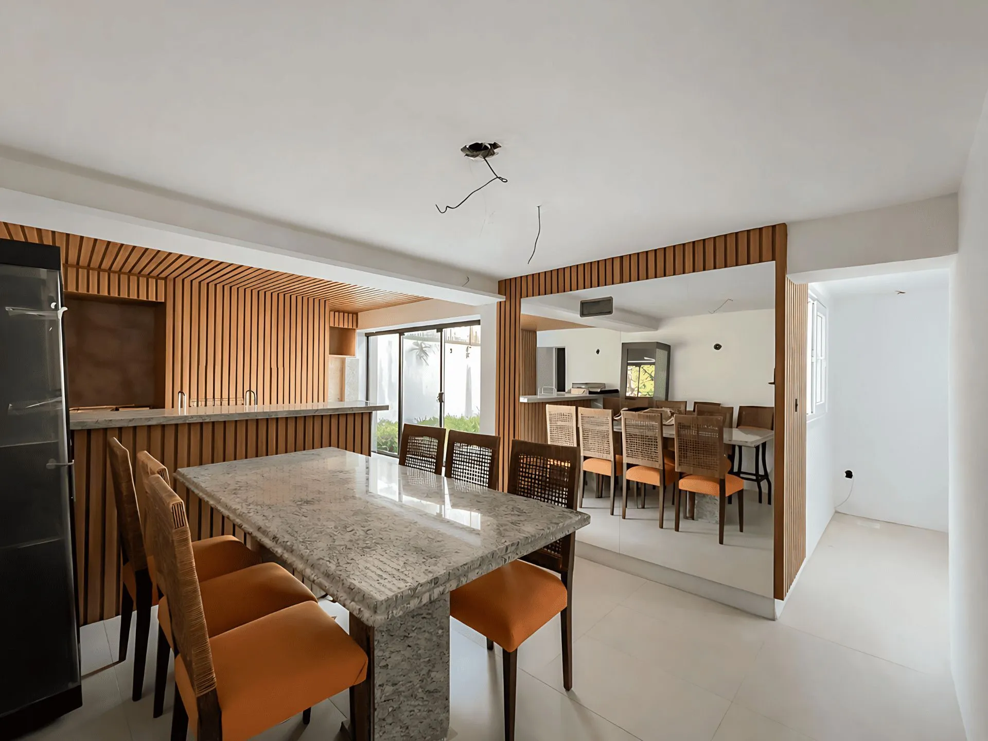 Imagem Casa Reformada com Piscina, 370m², 2 Suítes com Closet no Três Figueiras - POA