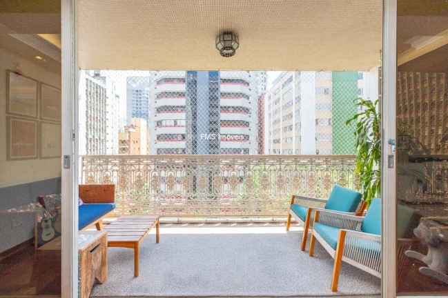 Imagem Apartamento no Itaim Bibi, São Paulo-SP: 3 quartos, 3 suítes, 1 sala, 4 banheiros, 3 vagas, 331m²!