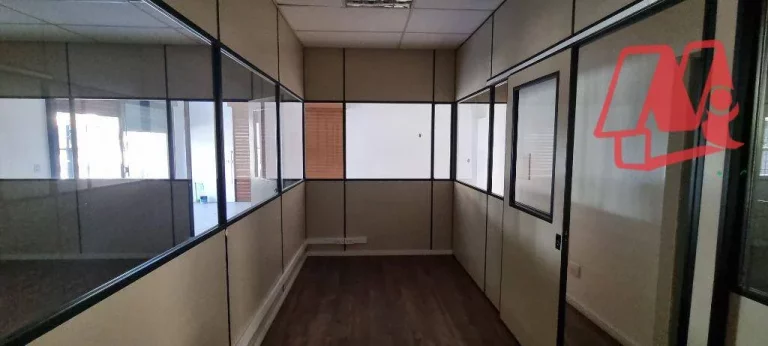 Imagem Na Cavalhada, loja de 90m².
