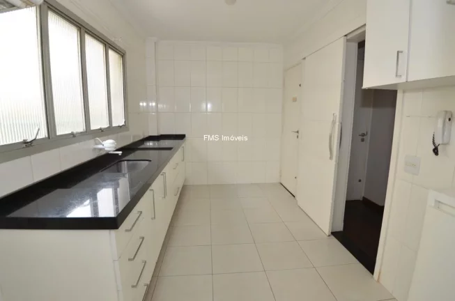 Imagem Imperdível apartamento à venda em Moema, São Paulo-SP: 3 quartos, 1 suíte, 2 banheiros, 1 vaga de garagem e 95m² de luxo!