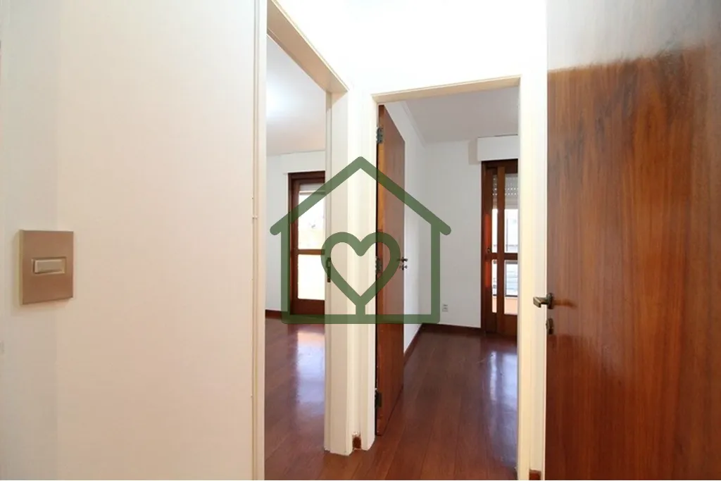 Imagem Excelente oportunidade!!! 
 
Situado no melhor ponto do bairro Floresta, este apartamento de 88m² o...