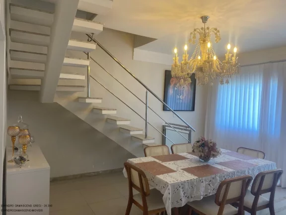 Imagem Casa de Luxo em Condomínio: 4 Quartos, 2 Suítes, 2 Salas, 2 Banheiros, 2 Vagas de Garagem em Buraquinho - Lauro de Freitas-BA.