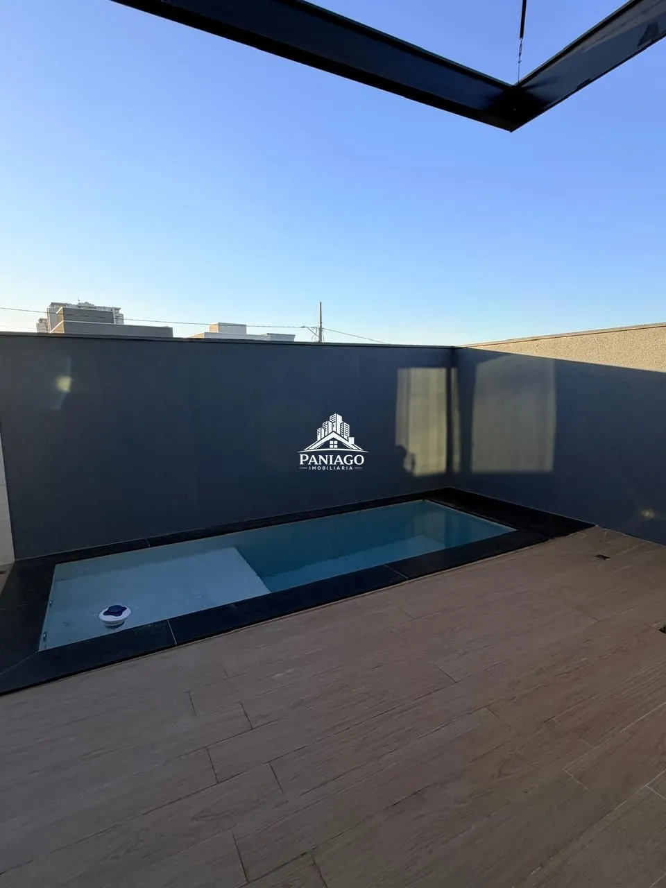 Imagem Casa Nova com 3 Suítes e Piscina à Venda no Condomínio Brisas