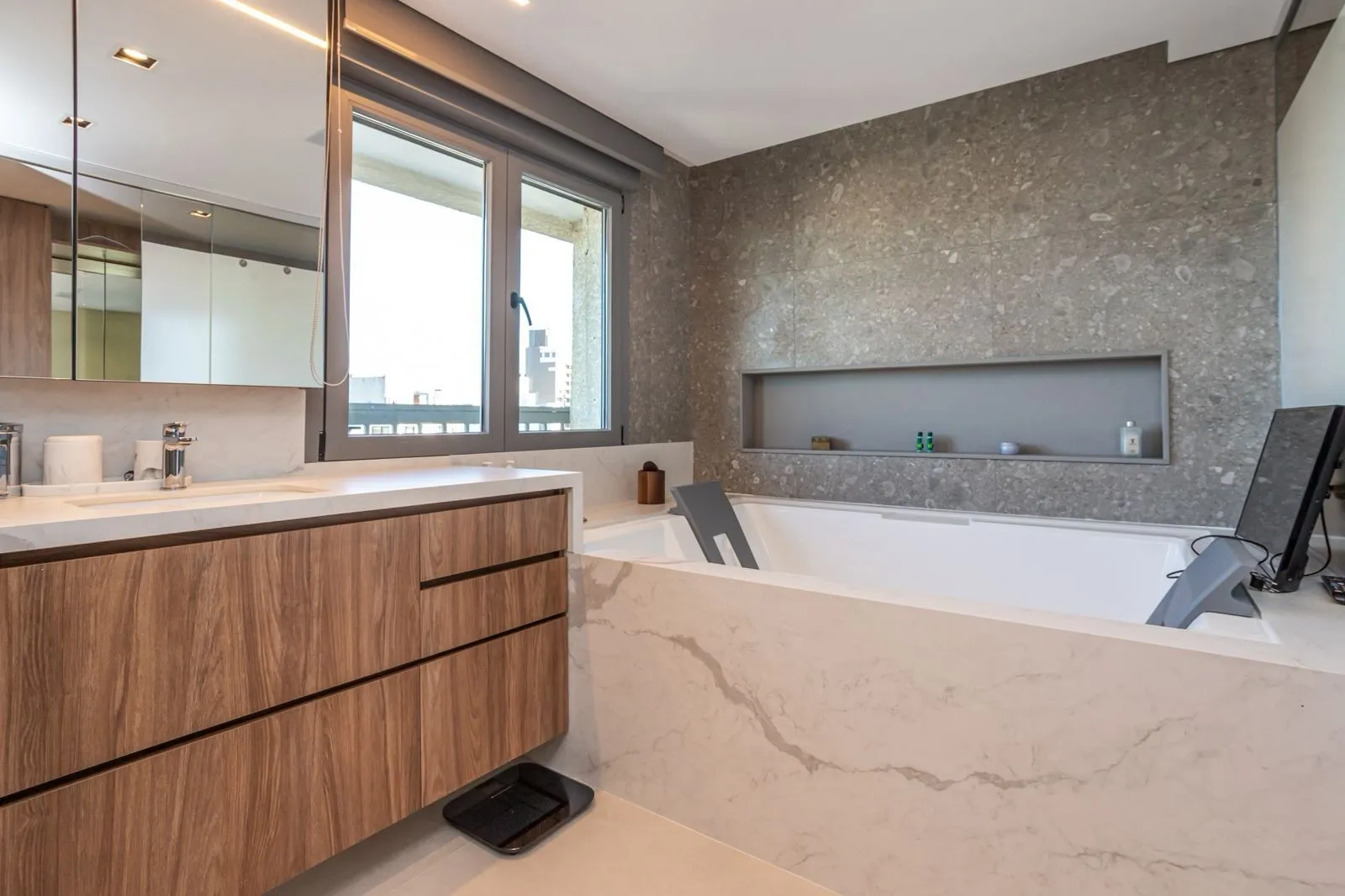 Imagem Apartamento de Luxo mobiliado com vista definitiva e automação- Três Figueiras