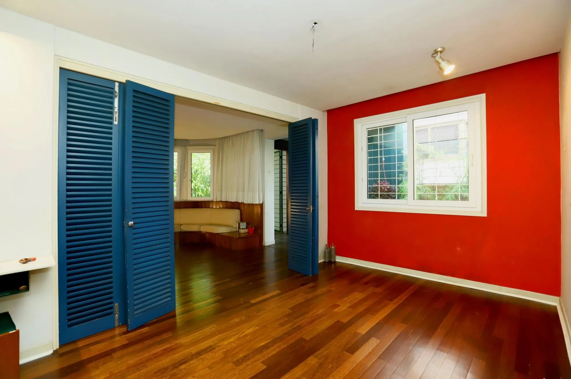 Imagem Casa no Bairro Petrópolis em Porto Alegre - Rua calma junto Av. Protásio Alves