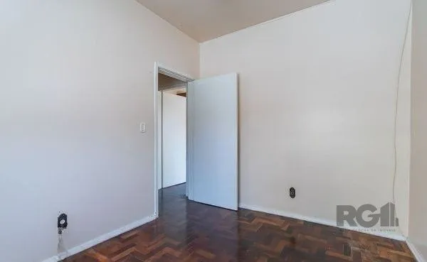 Imagem Apartamento no bairro Floresta de 2 dormitórios dependência e vaga DESOCUPADO