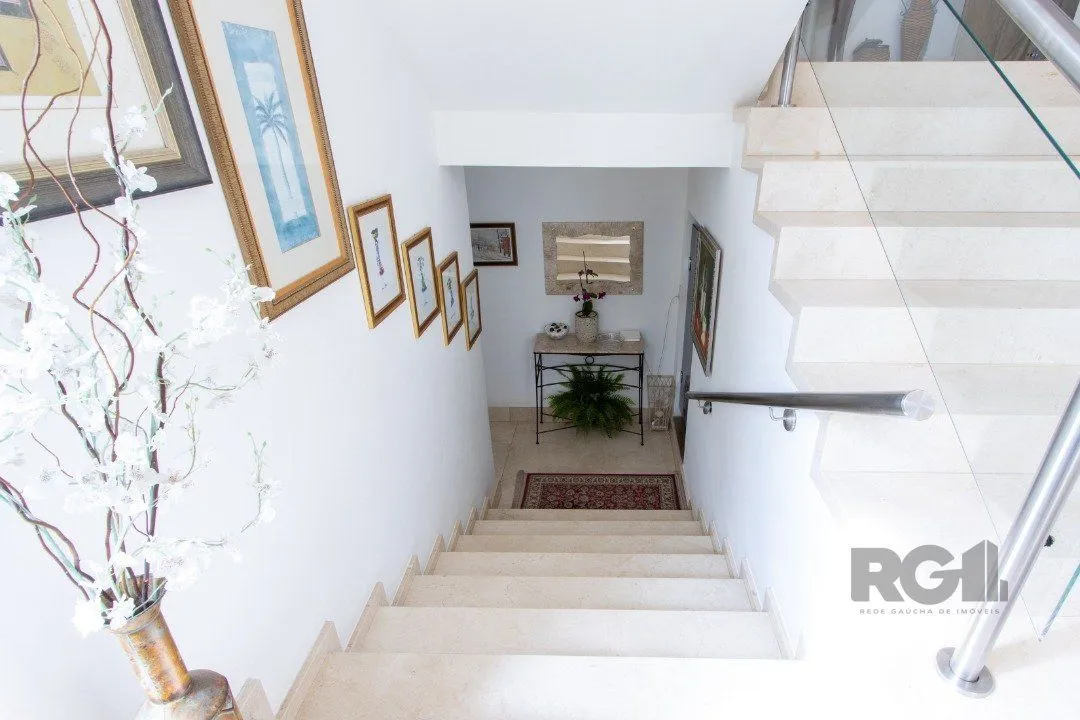 Imagem Casa em condominio . com 6 suites, sendo 3 suítes master com closet e hidro.