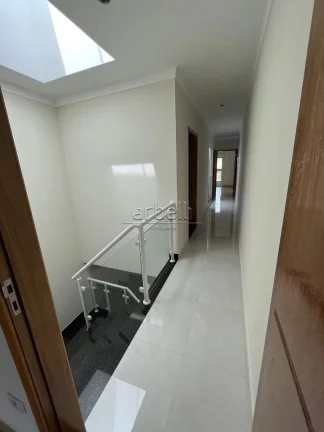 Imagem Sobrado com 165 metros quadrados, com 3 dormitórios sendo 1 suíte com varanda, 3 banheiros, 1 lava...