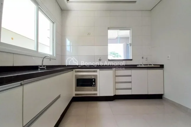 Imagem Esta casa no Swiss Park oferece 247 m² de área construída, combinando conforto, funcionalidade e ...