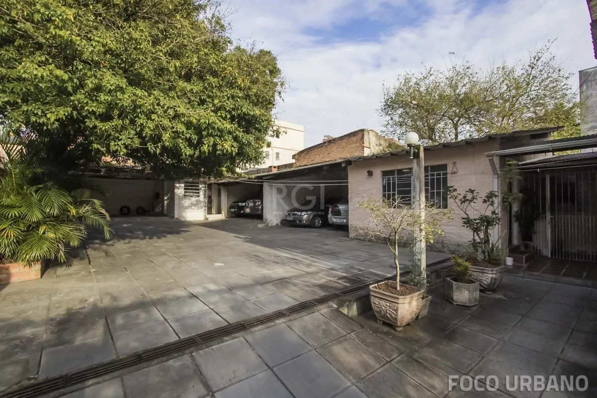 Imagem Casa para Venda - 1016m², 4 dormitórios, 6 vagas - Menino Deus