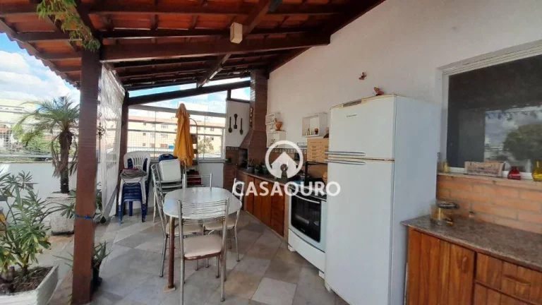 Imagem Cobertura com 5 quartos à venda, 200 m² por R$ 1.100.000 - Santa Tereza - Belo Horizonte/MG