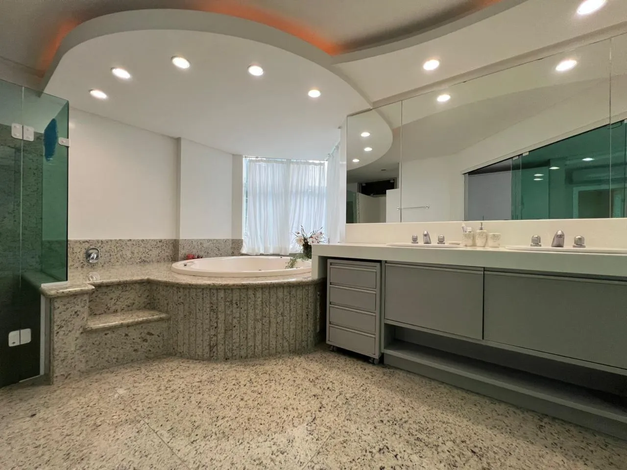 Imagem Apartamento com vista para o mar à venda com 350m2 por R$ 10.500.000,00