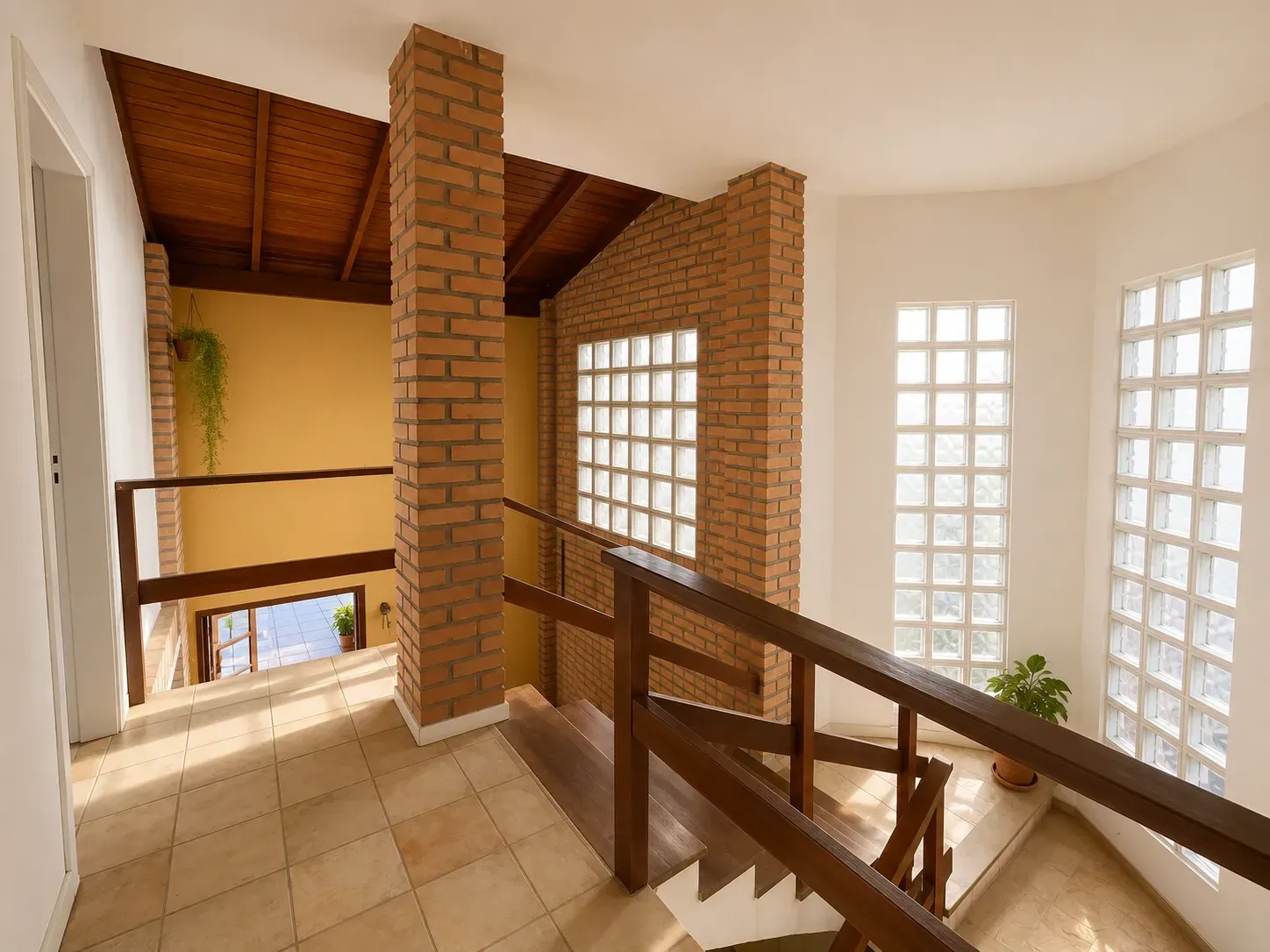 Imagem Sobrado com 4 Quartos à Venda, Locação ou Temporada, 266 m² em João Paulo - Florianópolis