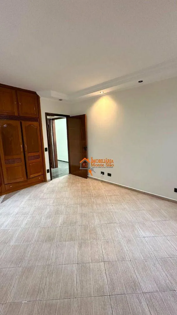 Imagem Casa Sobreposta com Piscina em Localização Privilegiada | 390 m² de Terreno