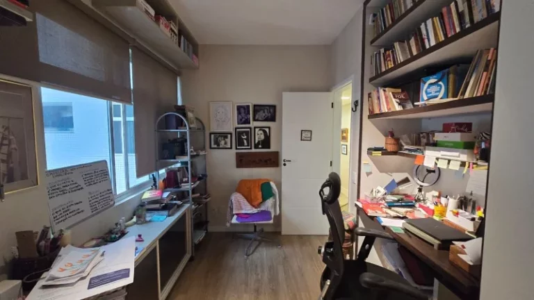 Imagem A 5ª Avenida Imóveis, selecionou esse exclusivo apartamento de 3/4 para você morar com muito charme no bairro mais tradicional de Salvador: A Graça