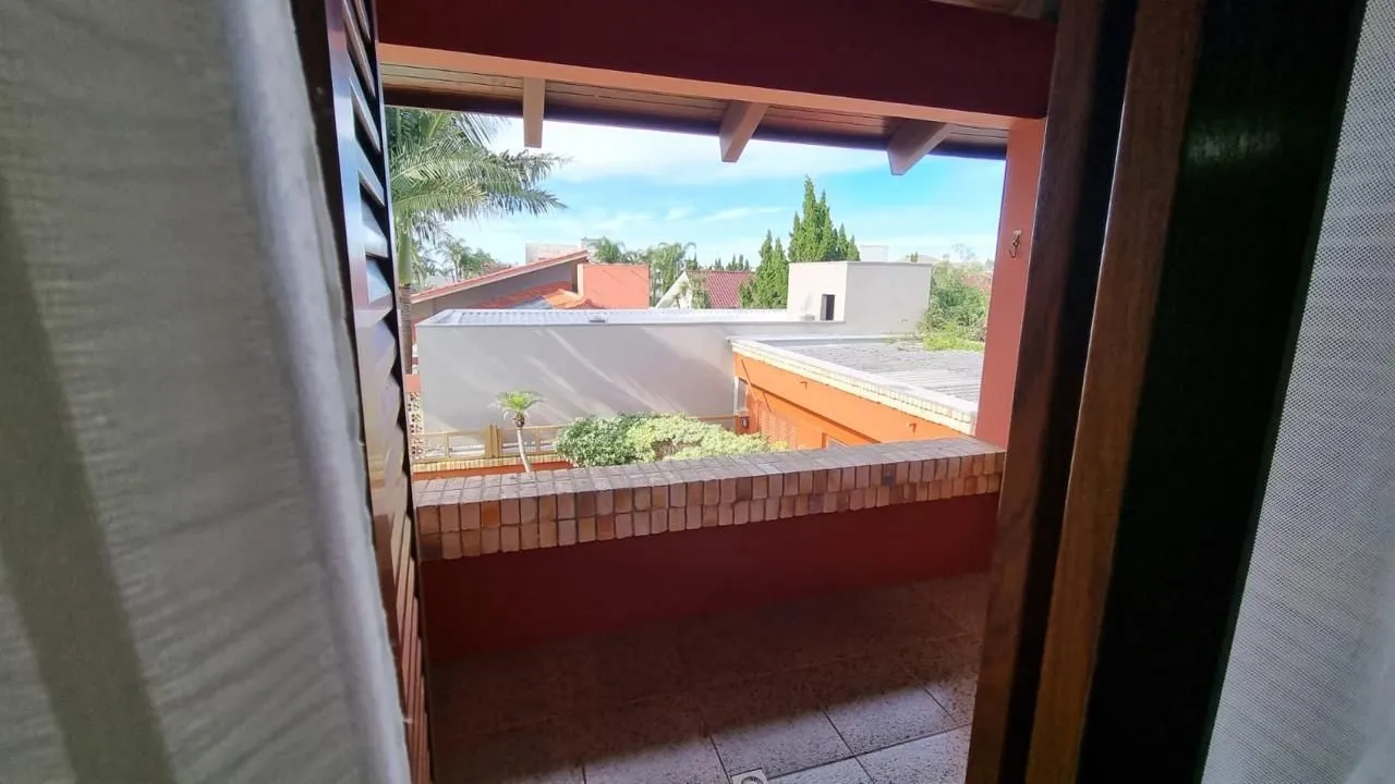 Imagem Casa em XANGRI-LÁ com 5 dorm. 3 suítes, piscina aquecida e 471 m², 400 m. mar.