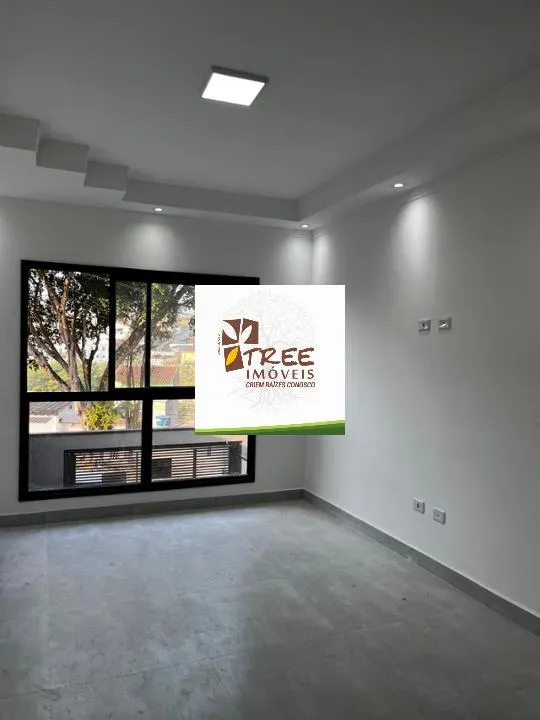 Imagem VENDA DE SOBRADO NO ARUJAMÉRICA, EM ARUJÁ/SP, 150m² com 3 quartos, suíte, sacada, sala ampla, copa, quintal, churrasqueira e 3 vagas. CONSULTE-NOS.