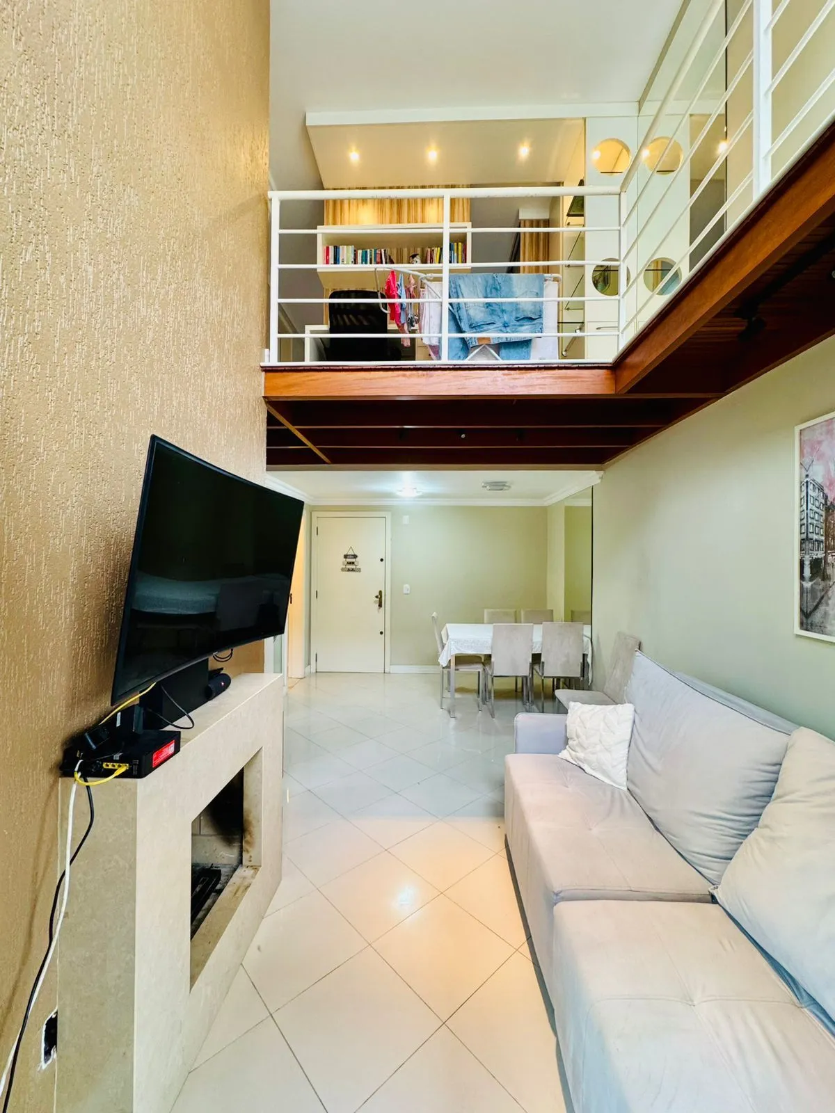 Imagem Duplex na Bela Vista, 2 dormitórios com espaço para home office, lareira e 2 vagas