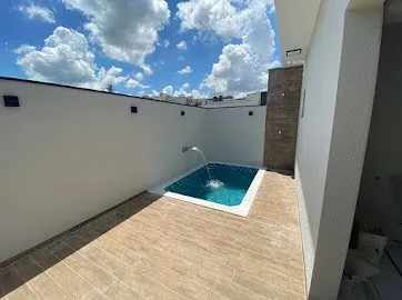 Imagem Oásis Residencial no Condomínio Horto Villagio: Casa Térrea com Piscina e Elegância Inigualável