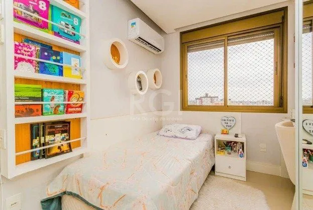 Imagem Excelente apartamento de 03 dormitórios com 4 vagas de garagem.
