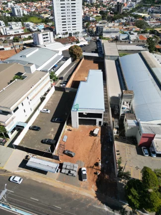 Imagem EXCELENTE BARRACÃO EM FASES FINAIS DE CONSTRUÇÃO NA AVENIDA CHAMPAGNAT COM LOCALIZAÇÃO PRIVILEGIADA DISPONIVEL PARA LOCAÇÃO