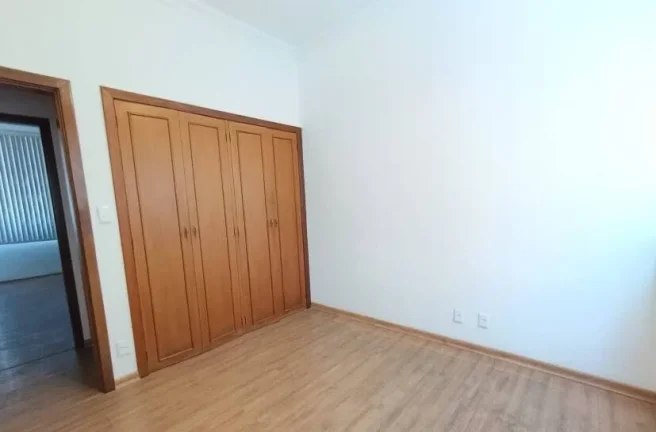 Imagem APARTAMENTO COM 03 QUARTOS, VAGA DE GARAGEM NO CENTRO!!!!!