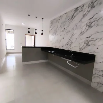 Imagem Casa De 2/4 Com Suite Om Quintal Grande E Otimo Acabamento No Parque Montreal