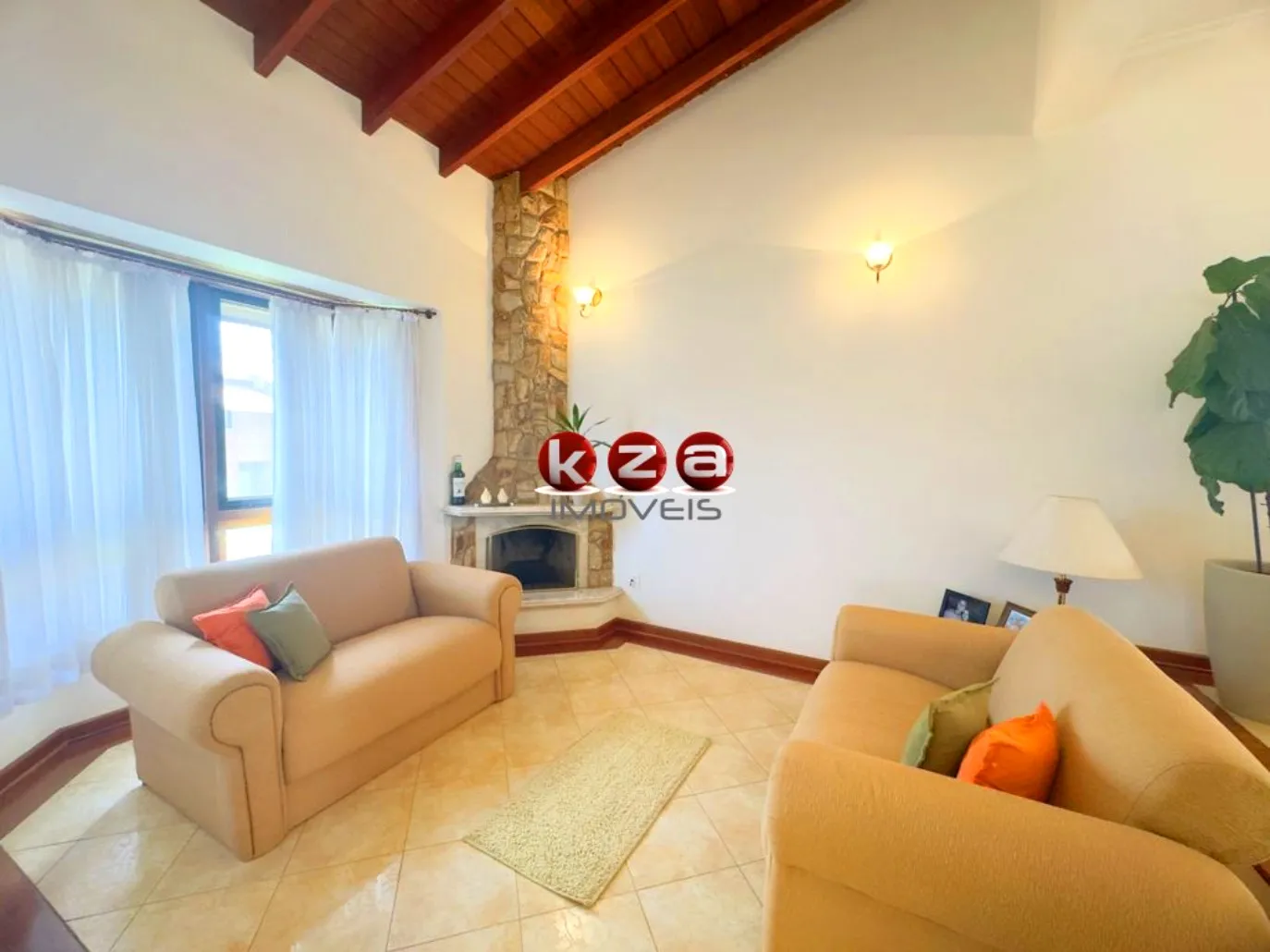 Imagem Casa de luxo à venda em Valinhos-SP no Condomínio Terras do Caribe: 3 quartos, 1 suite, 3 salas, 5 banheiros, 2 vagas e piscina, 289m².