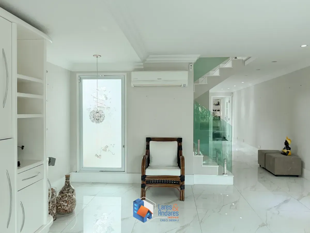 Imagem Sobrado para venda em Santana com 4 quartos, sendo 3 suítes, 230m²