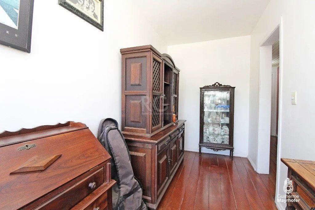 Imagem Casa para Venda - 202m², 4 dormitórios, sendo 1 suites, 3 vagas - Petrópolis