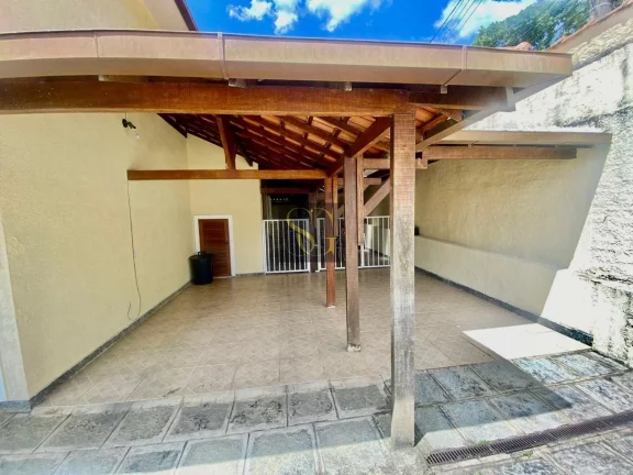 Imagem Casa para Venda em Teresópolis, Araras, 3 dormitórios, 2 suítes, 3 banheiros, 2 vagas