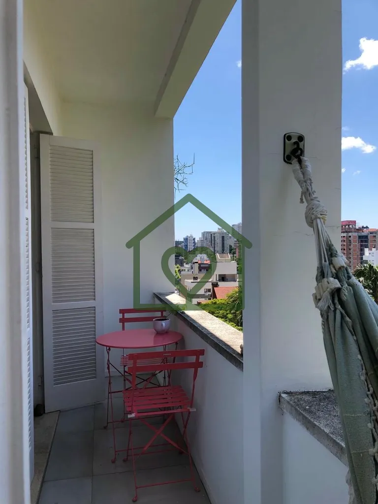 Imagem Descubra o seu novo lar no Edifício Becarma, um encantador apartamento localizado na Rua Vasco da G...