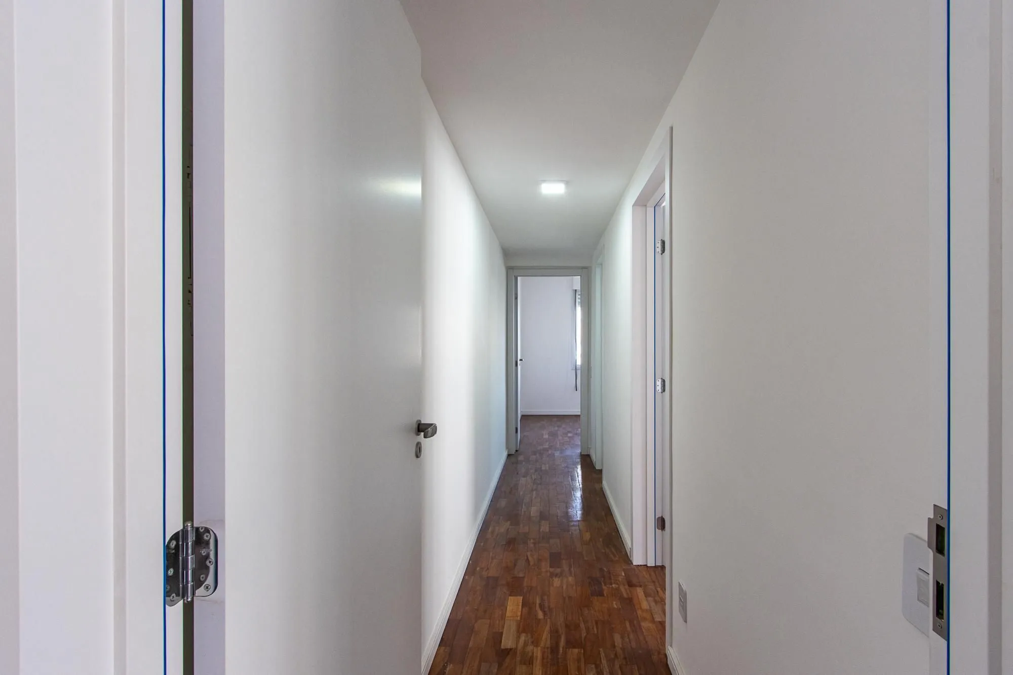 Imagem Apartamento no Menino Deus com 2 dormitórios e garagem