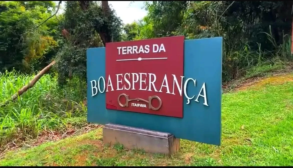 Imagem Terreno em Condomínio para Venda em Petrópolis / RJ no bairro Itaipava