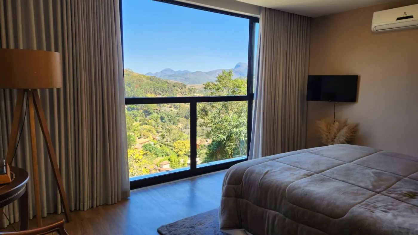 Imagem Casa em Condomínio para Venda em Petrópolis / RJ no bairro Itaipava