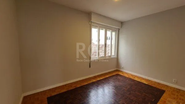 Imagem Apartamento 02 dormitórios com dependência e duas vagas no bairro São João.