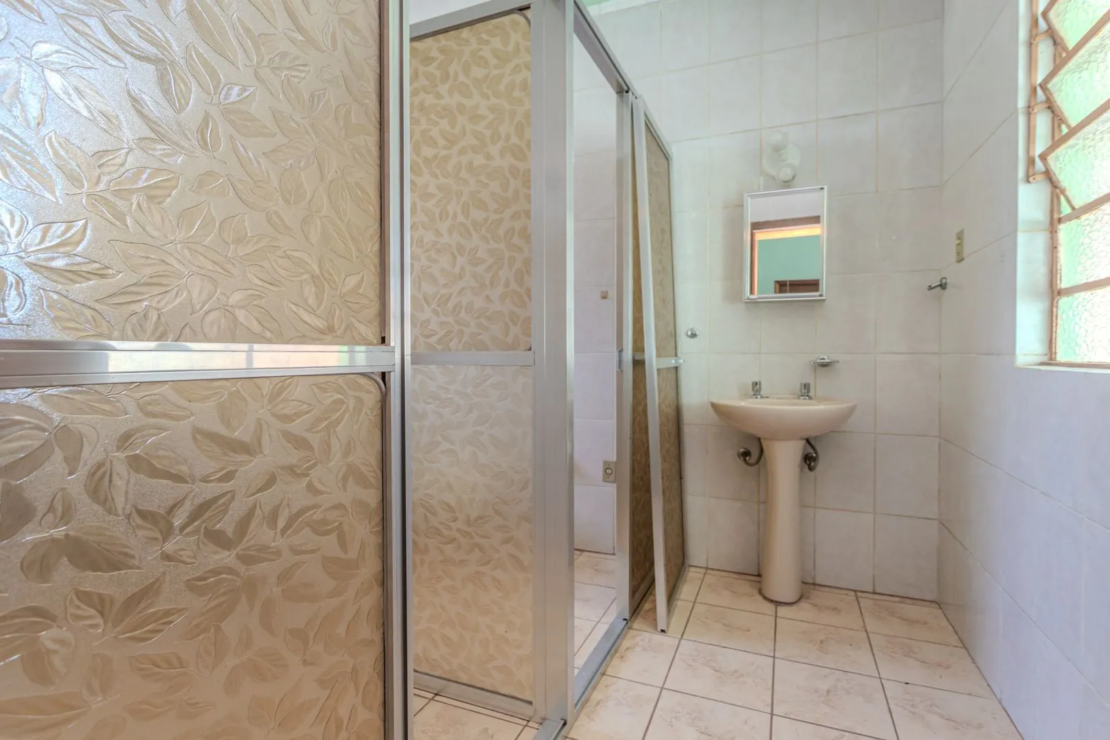 Imagem Casa sobrado no Partenon com 5 dormitórios e 4 vagas