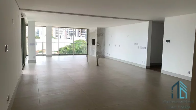 Imagem Cobertura, 04 suítes, 03 vagas PÉ na Areis, localização privilegiada no Centro de Piçarras SC