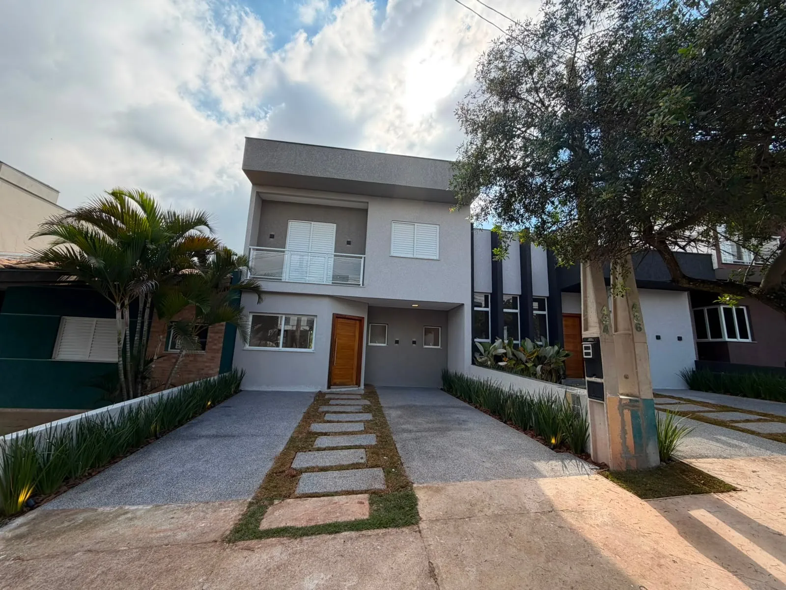 Imagem Casa à Venda, com 3 dormitórios, suíte master com closet, piscina, área gourmet e 147 m², no Golden Park II