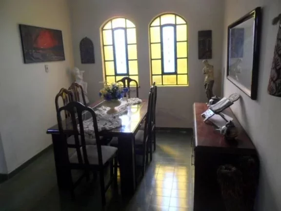 Imagem CASA EM DOIS LOTES - LADO LINHA - PISCINA