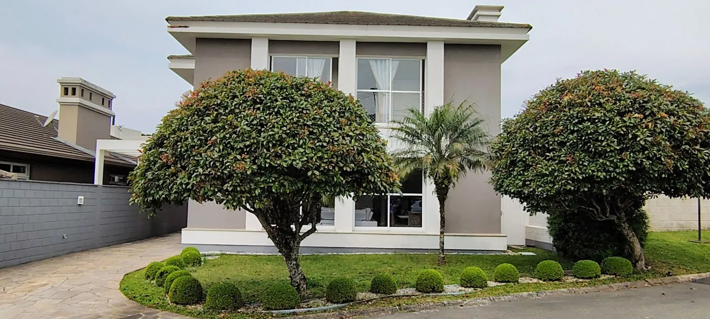 Imagem Casa em condominio fechado em Santa Feicidade. Amplo terreno