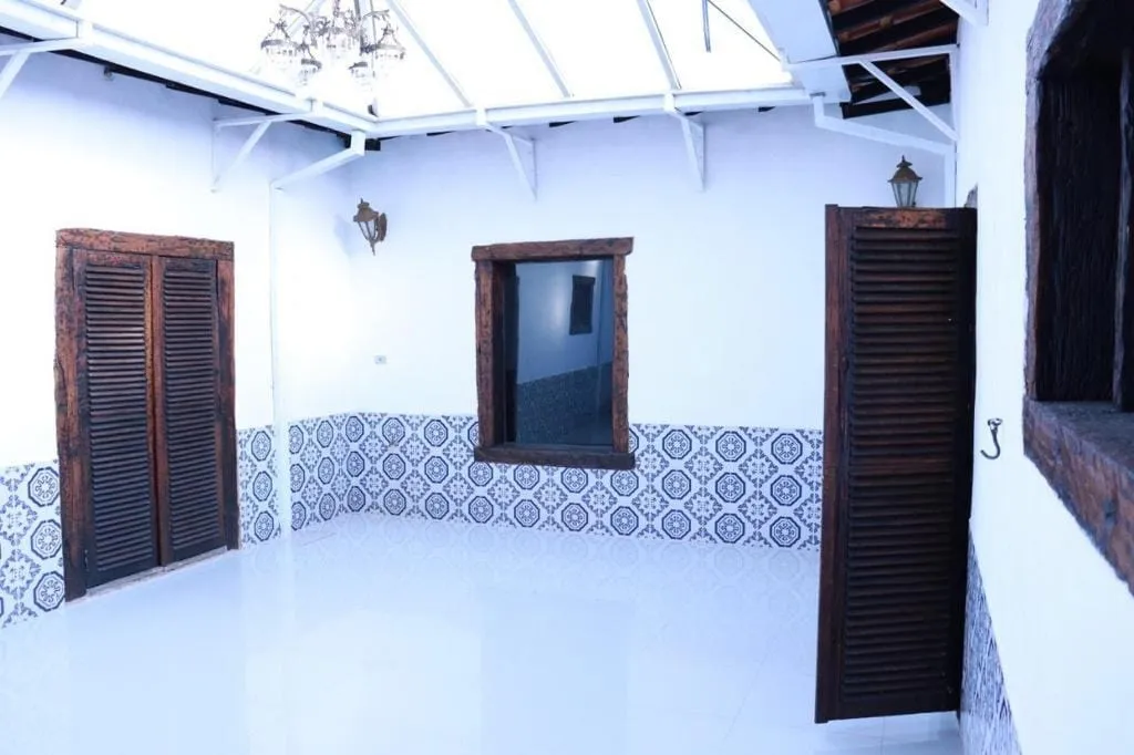 Imagem Chácara à venda 8 Quartos, 1 Suite, 11 Vagas, 10000M², Torrão de Ouro II, São José dos Campos - SP