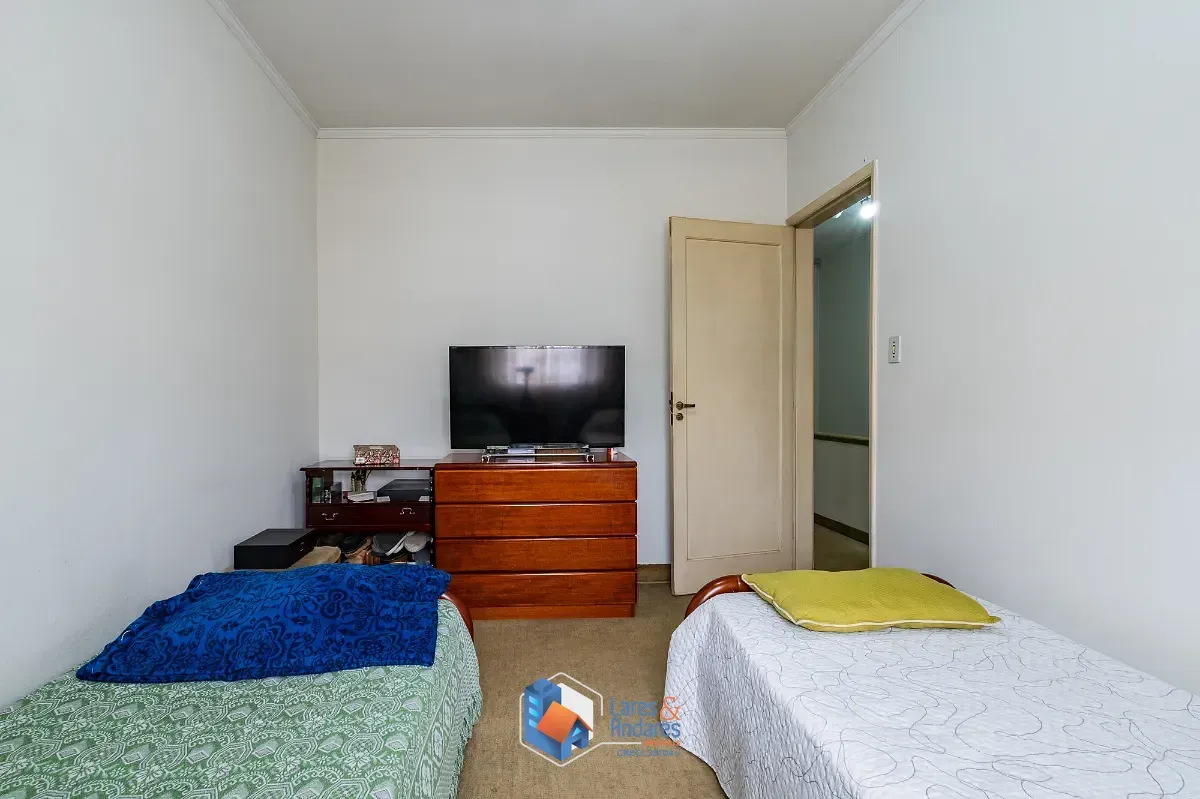 Imagem Casa para venda em Moema com 3 quartos, sendo 1 suíte, 100m²